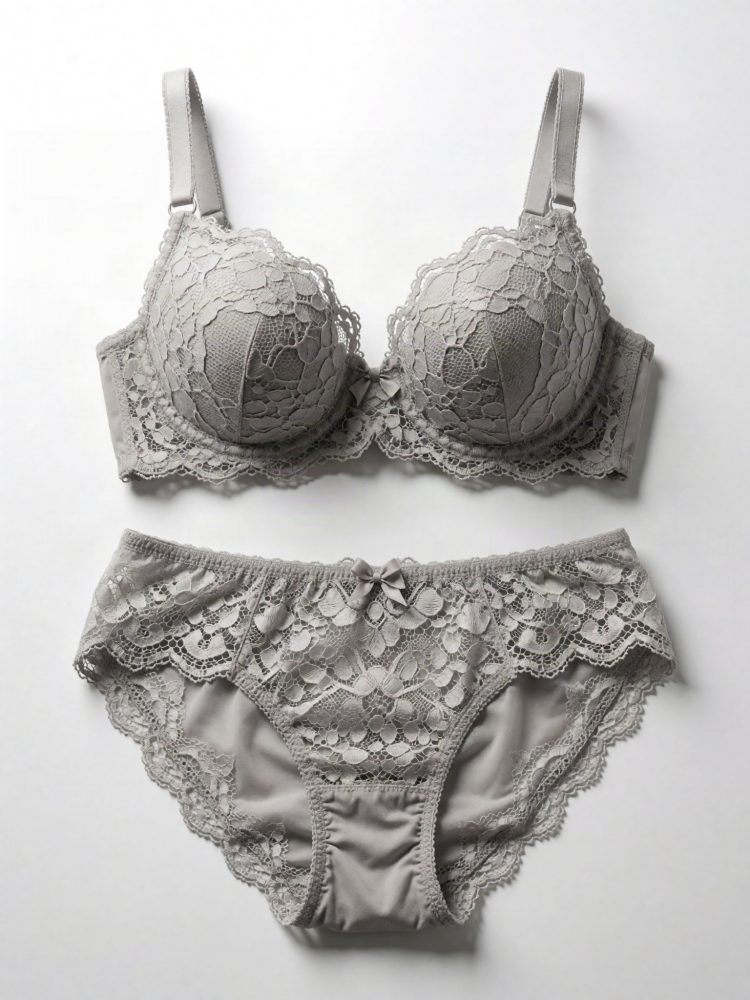 Conjunto lingerie cinzento com renda incluindo soutien e cueca
