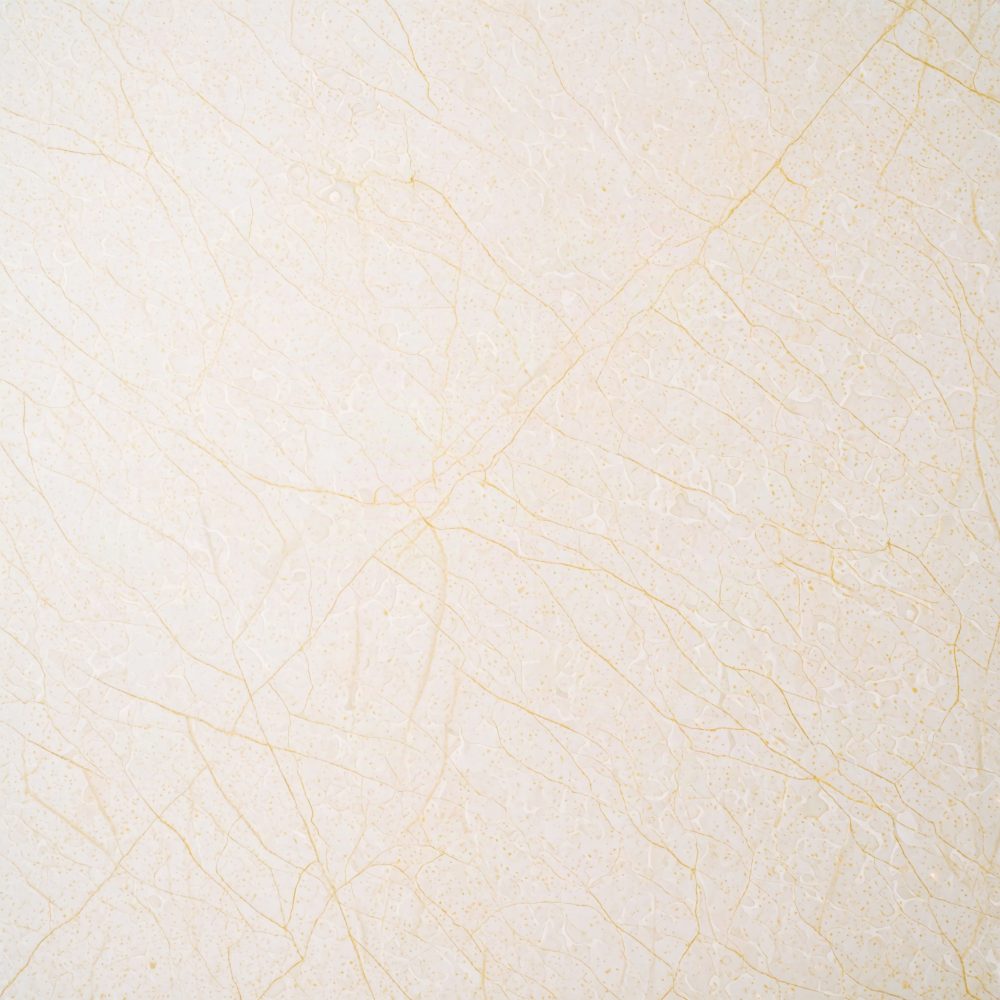 Superfície de mármore branco com veios dourados finos e delicados