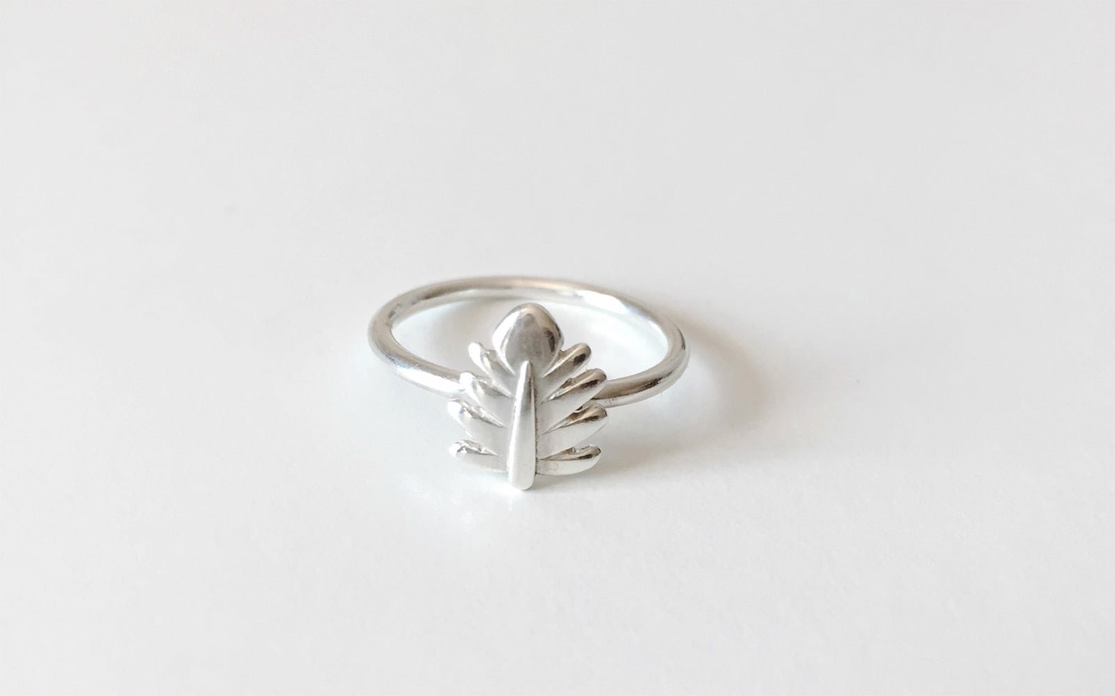 Anel Leaf Ring da Loja Be Kind Anel Leaf Ring da Loja Be Kind