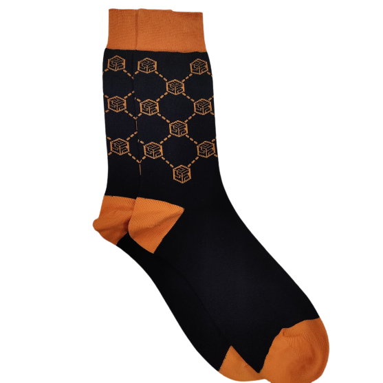 Meias pretas com detalhes laranja e padrão hexagonal laranja