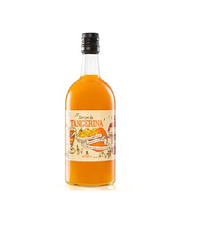 Xarope de Tangerina "Sabores Santa Clara" 70cl Garrafa de licor de tangerina com rótulo ilustrado, fundo branco