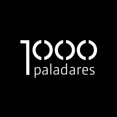 Logótipo com texto '1000 paladares' em branco sobre fundo preto.