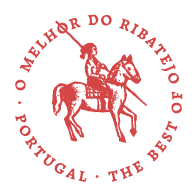 Logótipo vermelho com cavaleiro a cavalo e texto circular