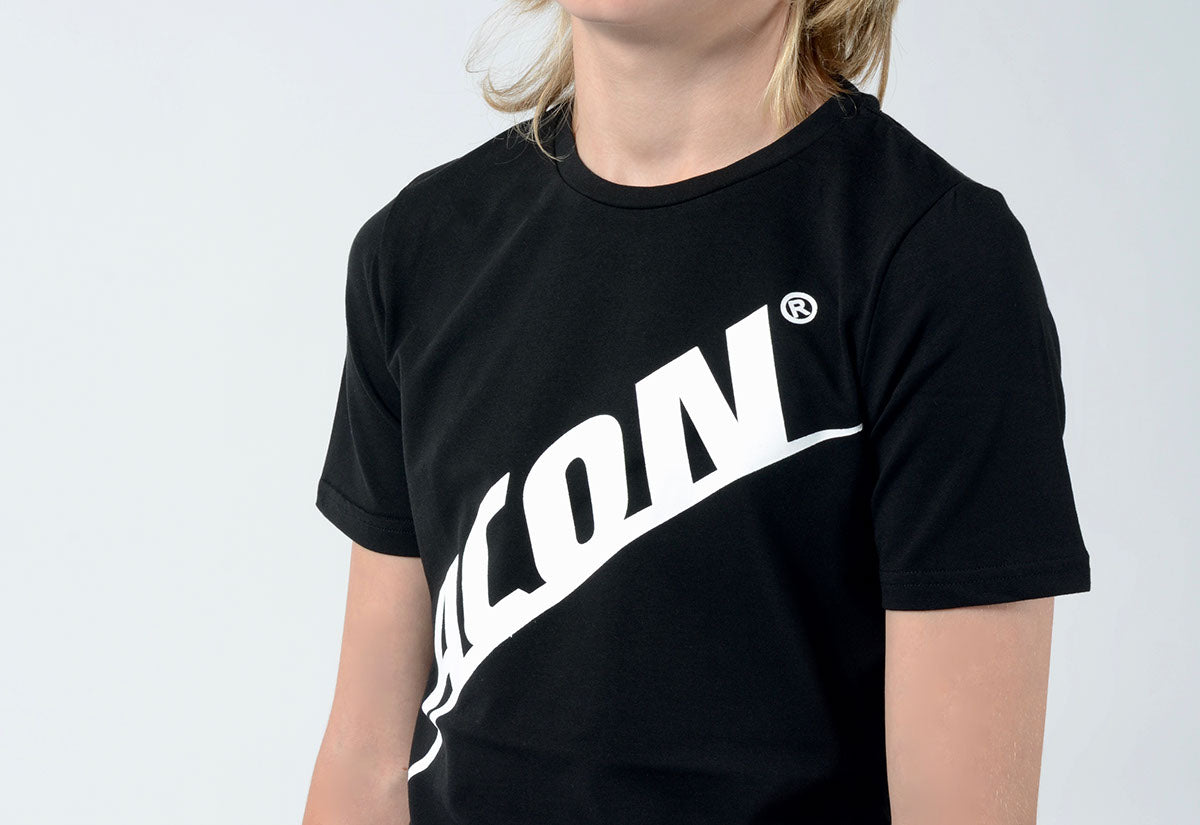 T-shirt preta com logotipo branco ICON diagonal