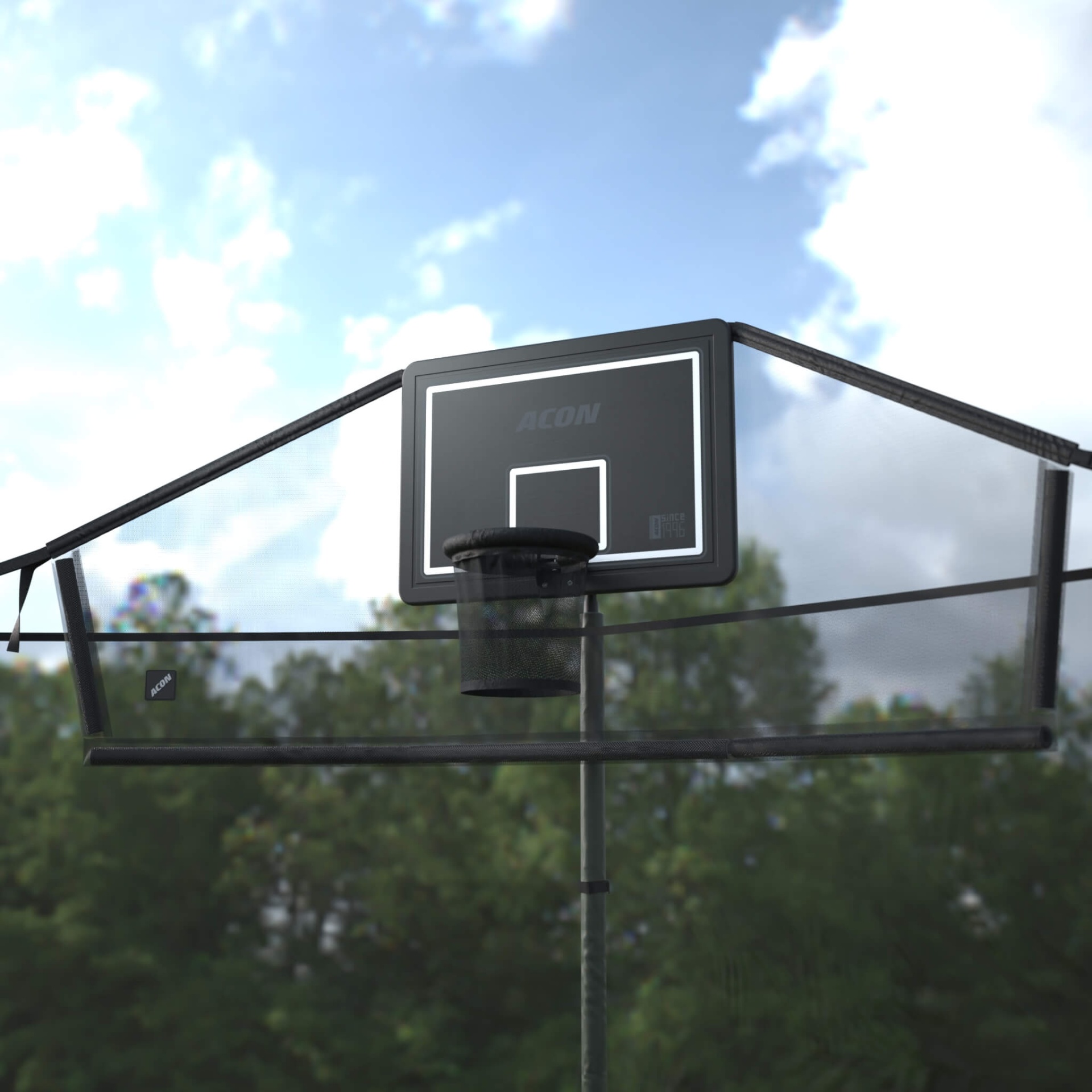 Tabela de basquetebol preta com aro de metal e rede, exterior, céu azul e árvores