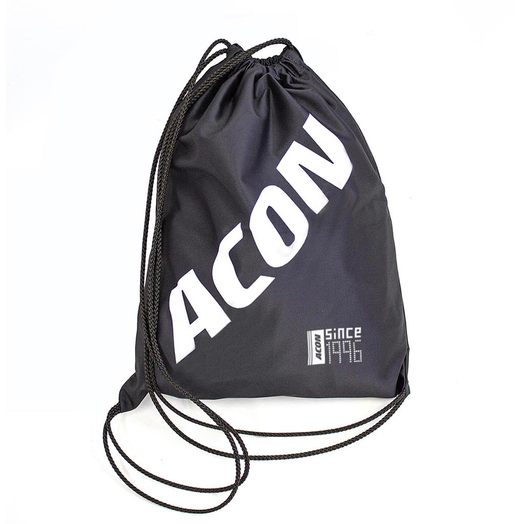Mochila saco preta com cordões e texto branco ACON
