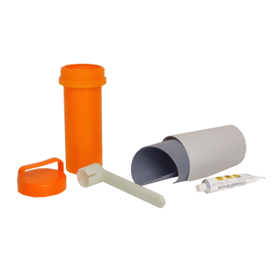 Kit de reparação com tubo de plástico laranja e adesivo