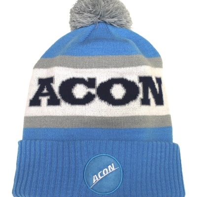 Gorro de malha azul com cinzento, branco, letras ACON e pompom cinzento