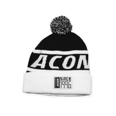 Gorro de malha preto e branco com pompom e texto AC-ON since 1996