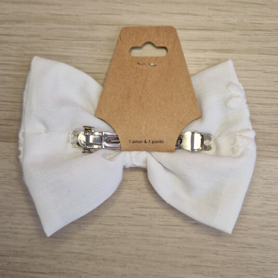 La&#x00E7;o&#x20;com&#x20;travess&#x00E3;o&#x20;bordado&#x20;ingl&#x00EA;s