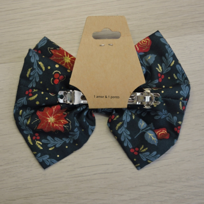 La&#x00E7;o&#x20;com&#x20;travess&#x00E3;o&#x20;verde&#x20;ramagens&#x20;douradas