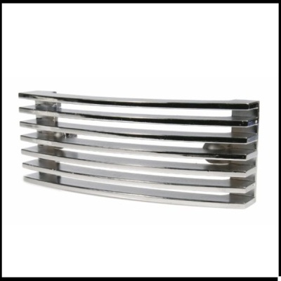 Grelha metálica cromada para carro com cinco barras horizontais