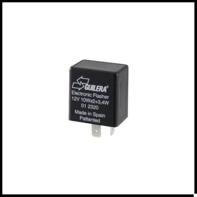 Relé eletrónico preto Guilera com texto branco em fundo branco