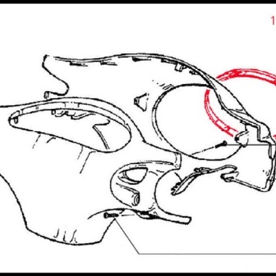Desenho técnico a preto e branco de peça mecânica com detalhes numerados
