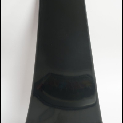 Comando remoto preto brilhante com ranhura e orifício pentagonal