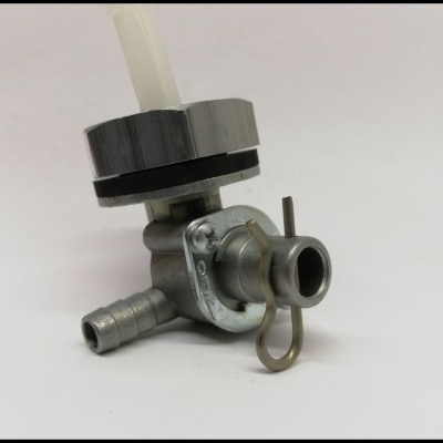 Válvula metálica com conector para tubo