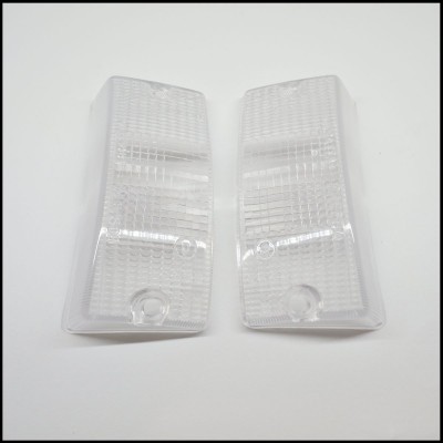 Conjunto de duas lentes transparentes para farol de veículo em superfície branca