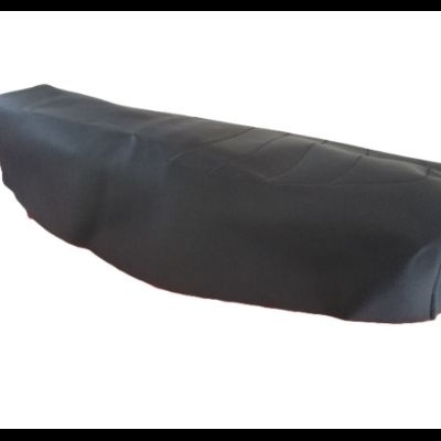 Capa preta para banco de moto com etiqueta branca