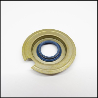 Peça circular metálica com anel azul no centro sobre fundo branco