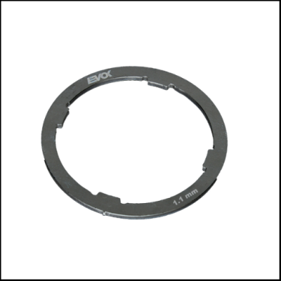 Anel metálico cinzento EVOK 1.4 mm em fundo branco