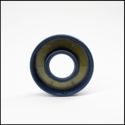 Roda de skate azul com banda exterior amarela em fundo branco