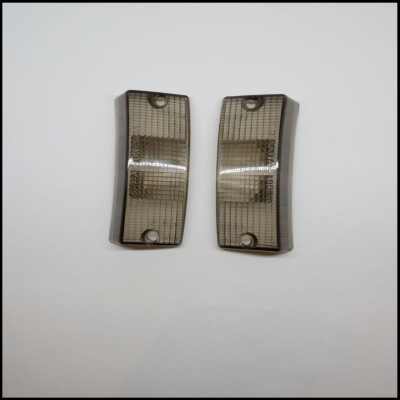 Par de lanternas automóvel transparentes fumê com estrutura preta