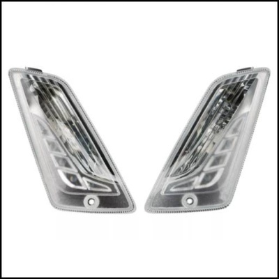 Par de faróis automóvel transparentes com detalhes prateados e pretos