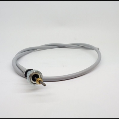 Cabo cinzento com conector metálico e pino dourado