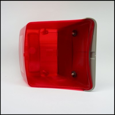 refletor de luz traseiro automóvel vermelho com detalhes cinza