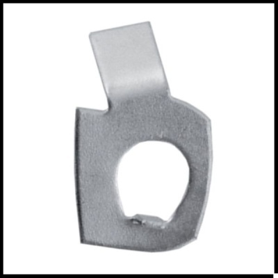 Peça metálica prateada com orifício central