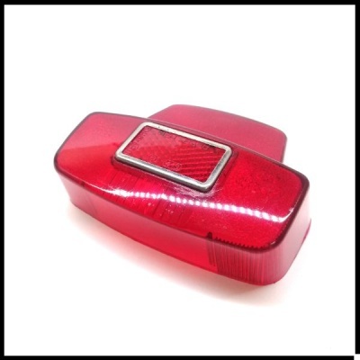Luz traseira vermelha para bicicleta com moldura retangular prateada