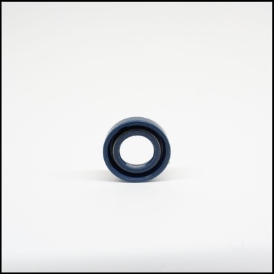 Rolamento azul de borracha e metal visto de frente