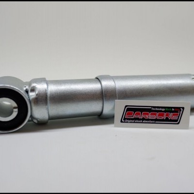 Suspensão metálica prateada com etiqueta CARBONE