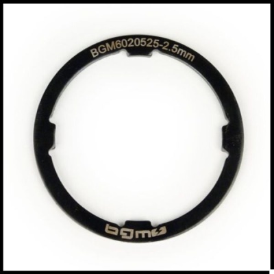 Anel de ajuste preto de metal com texto gravado