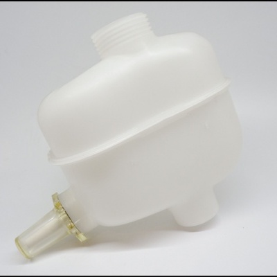 Recipiente plástico branco opaco com saída lateral transparente amarelada