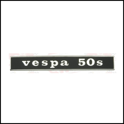 Placa preta com texto branco vespa 50s