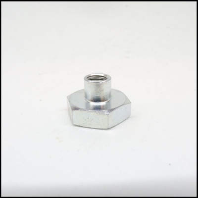 Porca metal hexagonal prateada com rosca interna