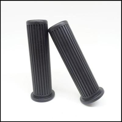 Punhos pretos de bicicleta ou motocicleta em borracha canelada