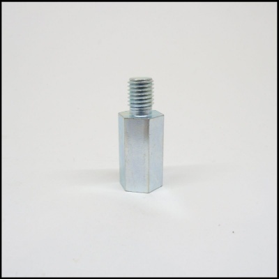 Parafuso metálico hexagonal prateado com rosca