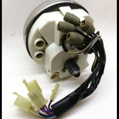 Instrumento de medição circular com fios e conectores