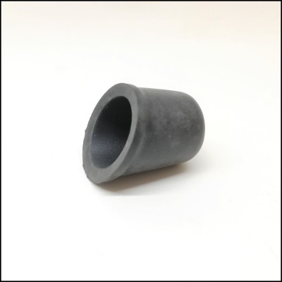 Suporte ou ponteira cónica de borracha preta em fundo branco