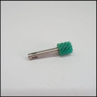 Ferramenta de corte com haste metálica e cabeça verde