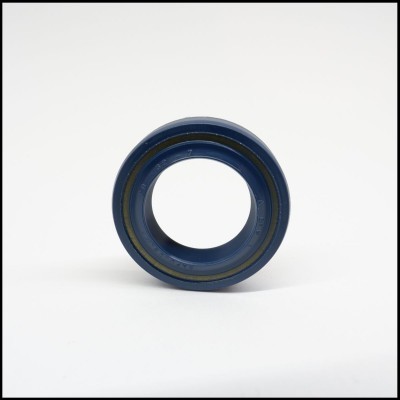 Rolamento de esferas azul com anel preto sobre fundo branco