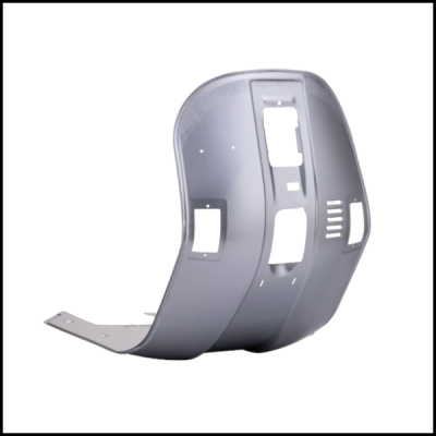 Peça metálica cinzenta curva com várias aberturas