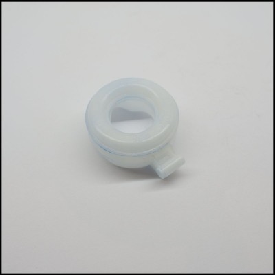 Anel plástico translúcido branco com peça saliente