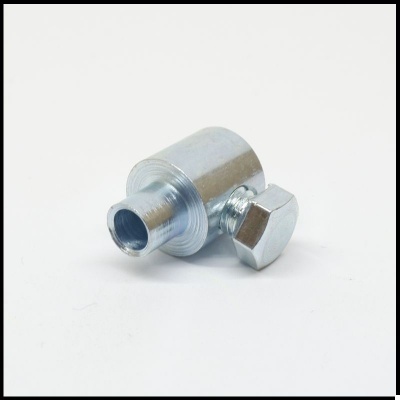 Peça metálica cilíndrica prateada com parafuso hexagonal lateral