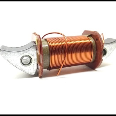Bobina com arame de cobre enrolado e carcaça metálica