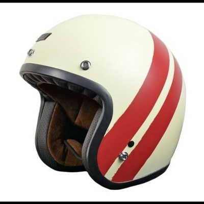 capacete de motociclista creme com riscas vermelhas