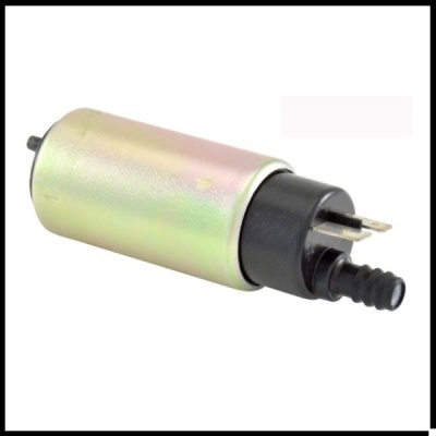 bomba de combustível metálica com conectores elétricos e parte em plástico preto