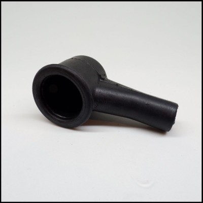 Ponteira preta cilíndrica com base redonda em fundo branco